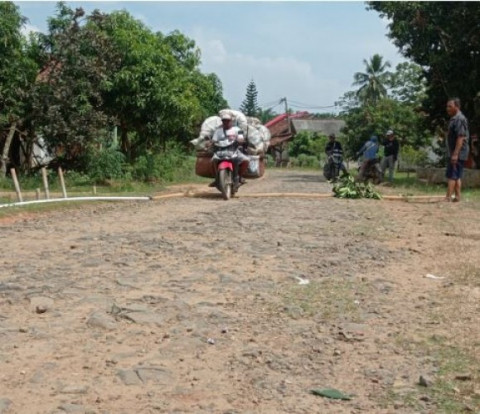 Miris, Jalan Desa Rulunghelok Lampung Selatan Tak Diperbaiki Sejak Era Presiden Soeharto