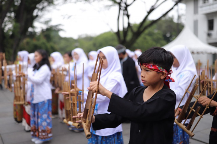 Bandung Resmi Jadi Kota Angklung