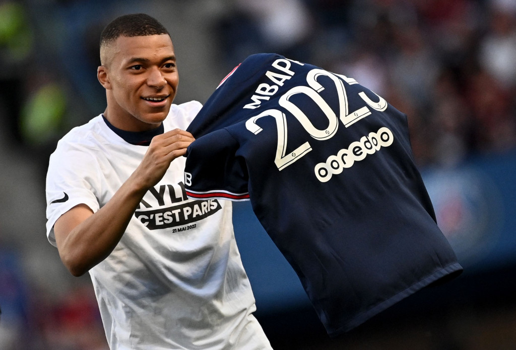 Momen PSG Umumkan Mbappe Teken Kontrak Baru hingga 2025
