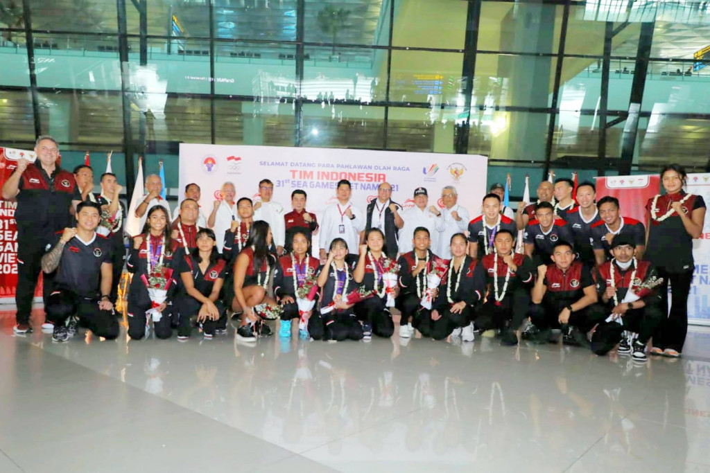 Tim renang Indonesia di SEA Games 2021 Vietnam tiba di Tanah Air, Sabtu (21/5/2022) (Dok. PRSI)