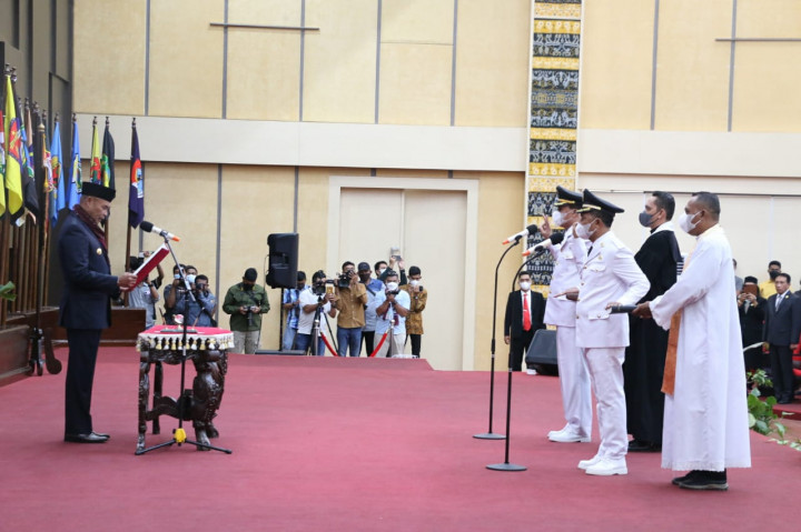 Gubernur NTT Lantik Dua Penjabat Bupati
