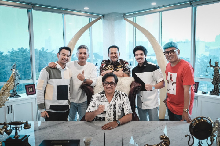 5 Artis Doyan Koleksi Mobil, Ikut 