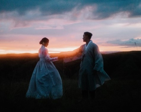 Maudy Ayunda Posting Foto <i>Pre-Wedding</i> Pakai Hanbok, Netizen: Drakor Dunia Nyata