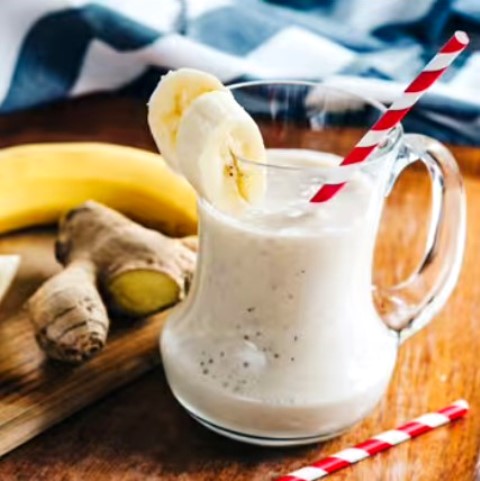 Yuk, buat resep smoothies yang enak dan unik ini. Smoothies pisang dengan jahe dan air kelapa muda. (Foto: Dok. Endeus TV)