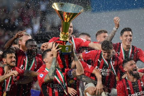 Lumat Sassuolo, AC Milan Juara Serie A Italia 2021--2022