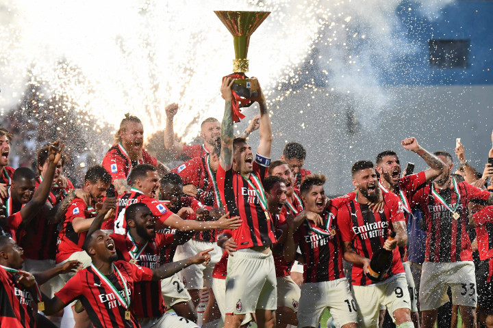 AC Milan Rayakan Gelar Juara Liga Italia 2021/2022
