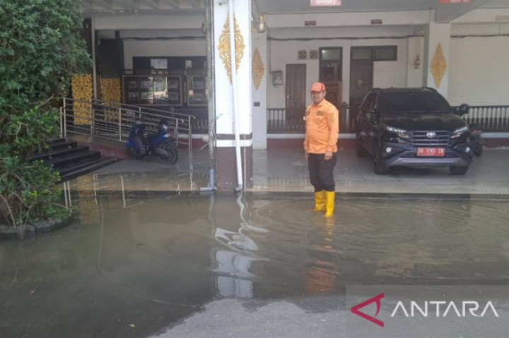 Kota Banjarmasin Dikepung Banjir Rob