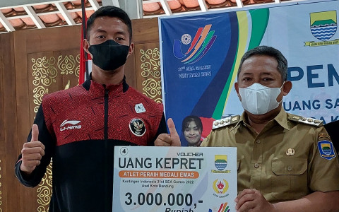 Atlet Peraih Medali Sea Games Vietnam asal Kota Bandung Dapat Uang <i>Kepret</i>