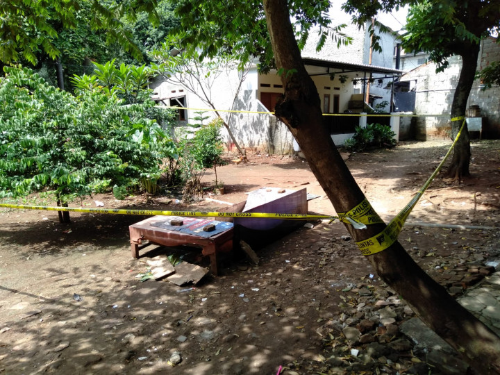 Marah Ditegur Merokok, Pria di Bekasi Bacok Tuan Rumah