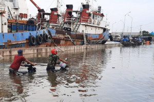 500 Peti Kemas di Pelabuhan Tanjung Emas Terendam Banjir Rob