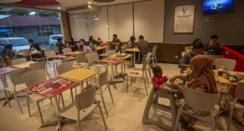 Pemerintah Bakal Melonggarkan Jam Buka Restoran