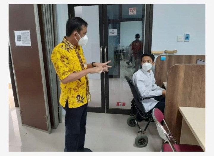 Cedera ACL Tak Surutkan Tekad Dedy Ikut UTBK SBMPTN di Unej