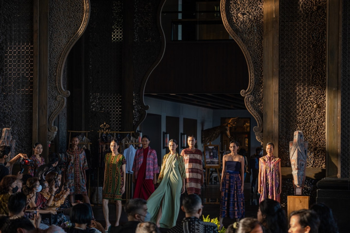 The Apurva Kempinski Bali Gandeng Asha Smara Darra Pamerkan 100 Kain Nusa Tenggara