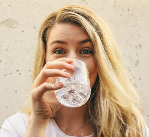 Ini manfaat minum air putih setelah kamu bangun tidur. (Foto: Ilustrasi/Unsplash.com)