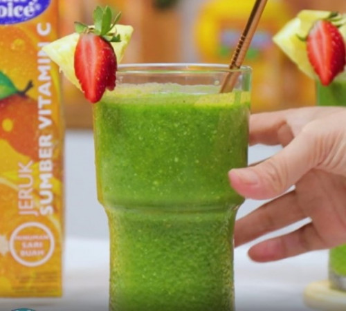 Ini resep smoothies orange spinach, bisa bantu kamu diet untuk turunkan berat badan lho! (Foto: Dok. Endeus TV)