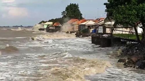 Perigee dan Gelombang Tinggi Pemicu Banjir Rob di Jateng