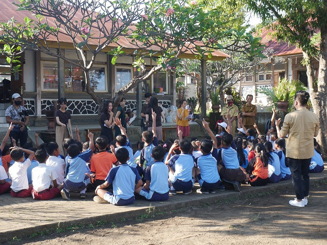 Membangkitkan Rasa Cinta pada Laut Lewat Dongeng
