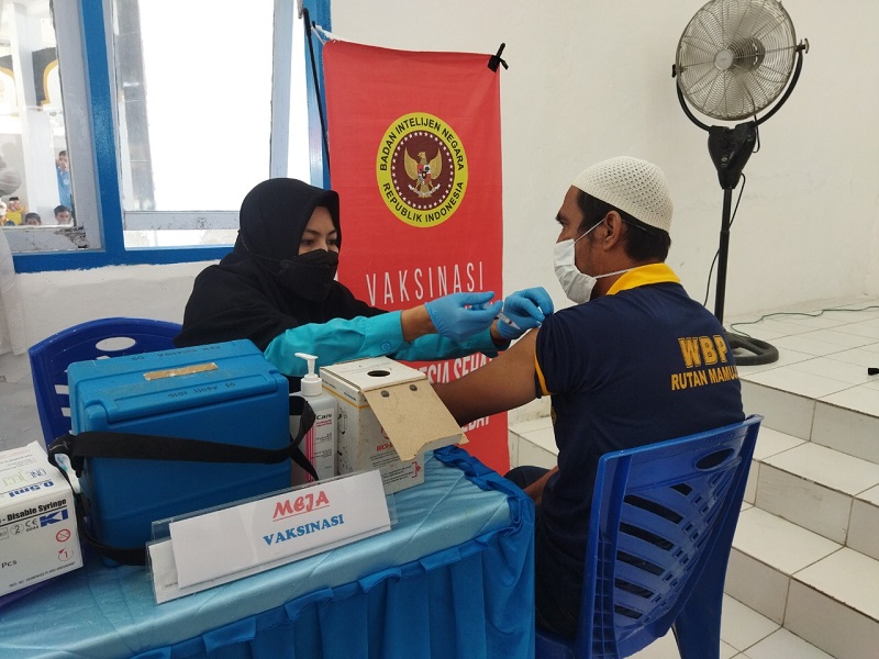 Vaksinasi di Rutan Kelas IIB Mamuju. (Istimewa)