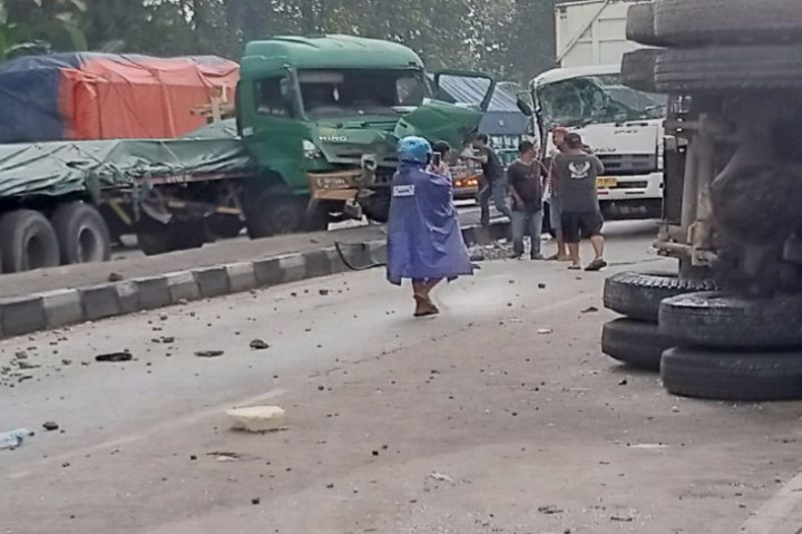 4 Truk Kecelakaan Beruntun di Alas Roban Batang