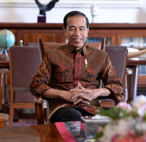 Jokowi Provides Capital Assistance to Pasar Gede Vendors