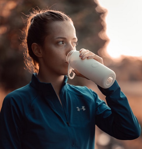 Susu dan air terbukti menjadi pilihan paling efisien untuk meningkatkan penyerapan vitamin D. (Foto: Ilustrasi. Dok. Unsplash.com)