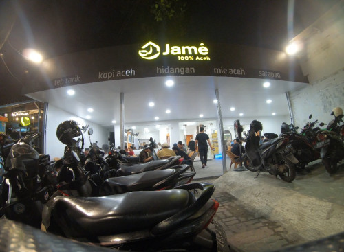 Warung Jame 100% Aceh menawarkan masakah tradisional Aceh (Foto: A. Firdaus/Medcom.id)