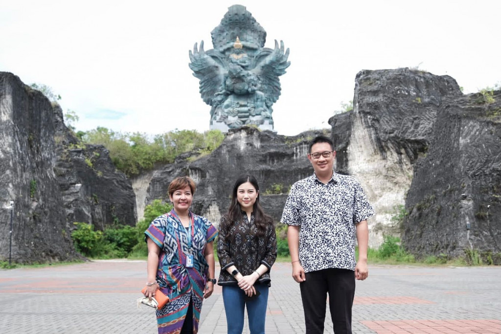 Wakil Menteri Pariwisata dan Ekonomi Kreatif Angela Herliani Tanoesoedibjo tinjau kesiapan GWK (Foto: Kemenparekraf)