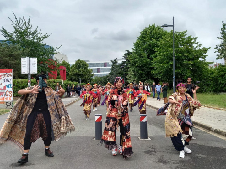 Mollo, Festival Budaya Indonesia di Universitas Paris Nanterre