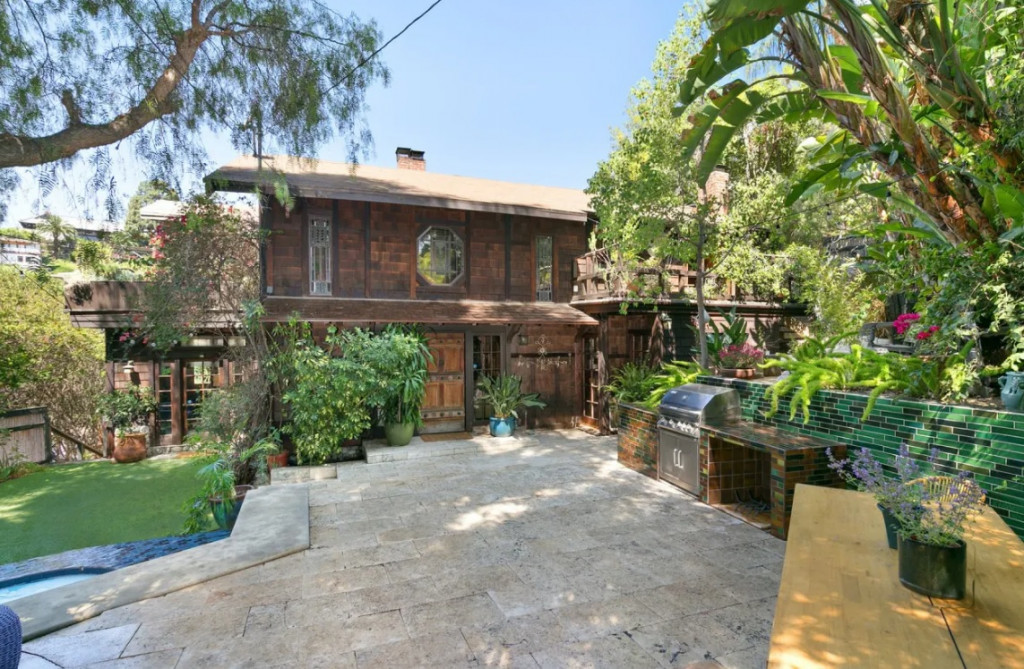Rumah aktris Anya Taylor-Joy yang nyaman di Hollywood Hills. Foto: Cameron Carothers