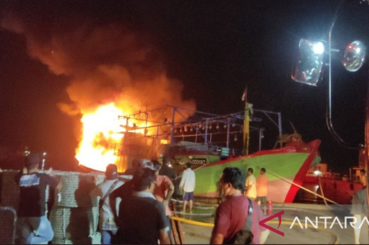 Kebakaran Kapal di Penjaringan, 6 Unit Mobil Pemadam Dikerahkan