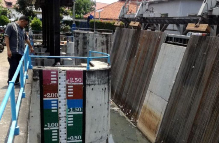 Turun, Status Pintu Air Pasar Ikan Menjadi Siaga Tiga