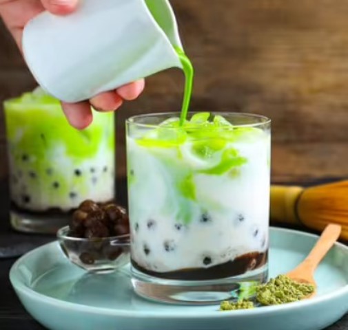 Ini salah satu resep minuman bobba dengan matcha yang pastinya enak dan segar.  (Foto: Dok. Endeus TV)