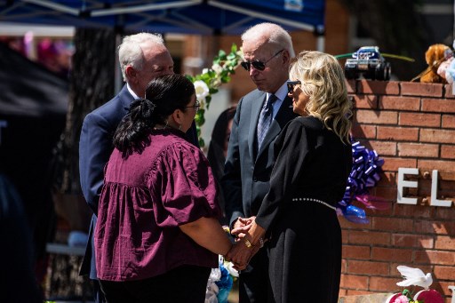 Tiba di Texas, Biden Hibur Keluarga Korban Penembakan di SD Uvalde