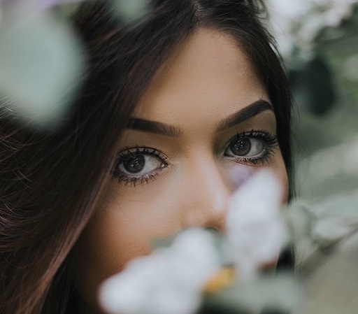 Ladies, Begini Cara Alami Menebalkan Alis