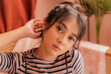 Rahmania Astrini Rilis Lagu Anthem untuk Para Bucin