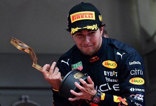 Sergio Perez Menangi Balapan Basah F1GP Monako