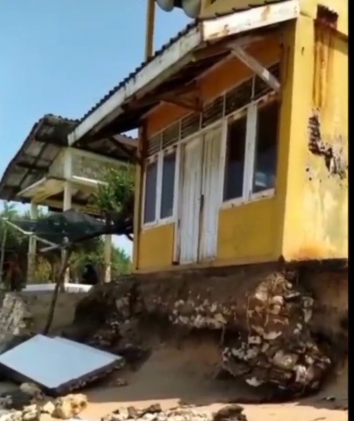 Posko SAR di Pesisir Pantai Gunungkidul Terancam Abrasi