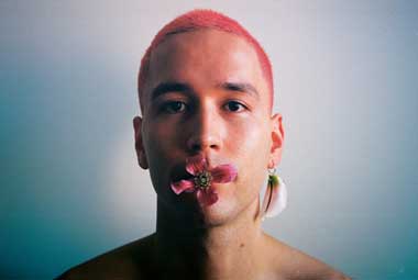 rei Rilis Lagu Kolaborasi dengan Joji, Soundtrack Hubungan Jarak Jauh