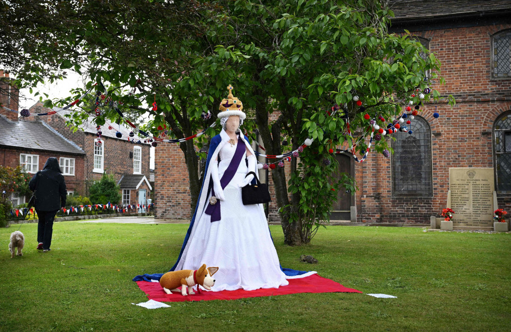 Rayakan Platinum Jubilee Ratu Elizabeth II, Desa di Inggris Dipenuhi Boneka Rajutan