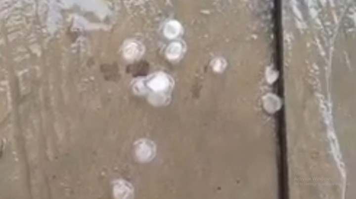 Hujan Es Kejutkan Warga Banjar Kalsel