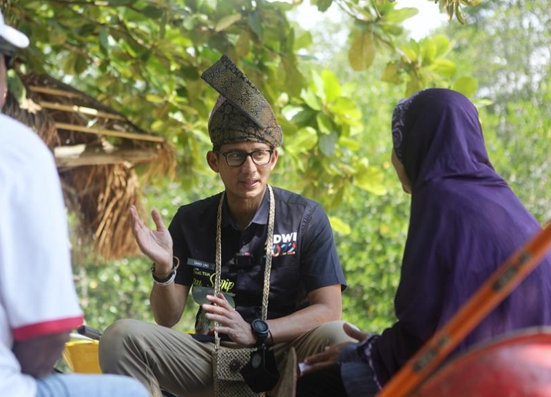 Menparekraf Sandiaga Uno di Desa Wisata Kampung Tua Bakau Serip. (Istimewa)