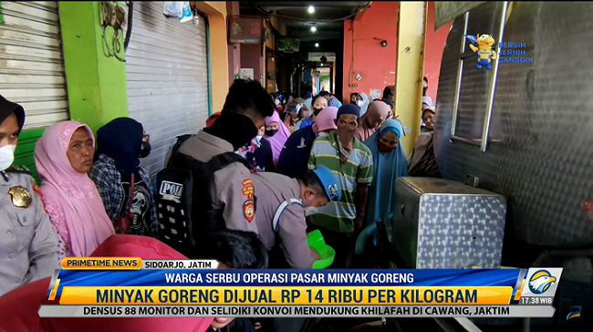 Warga Sidoarjo Serbu Operasi Pasar Minyak Goreng