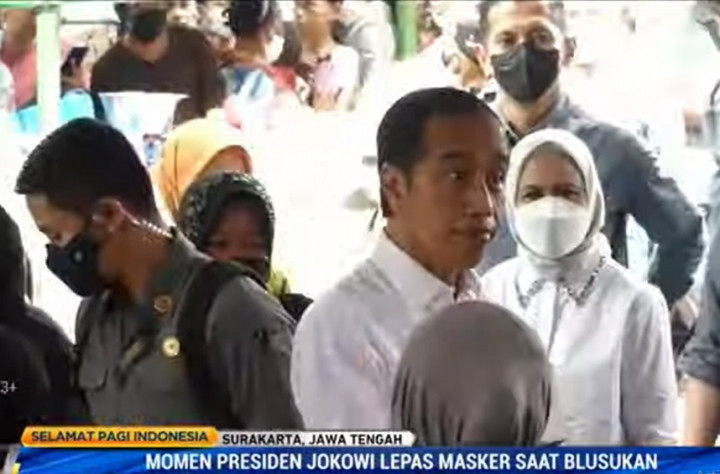 Jokowi Lepas Masker Saat Blusukan di Solo Pekan Lalu
