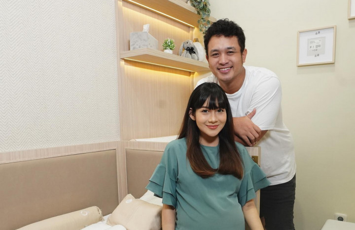 Selamat! Gilang Dirga dan Adiezty Fersa Dikaruniai Anak Pertama
