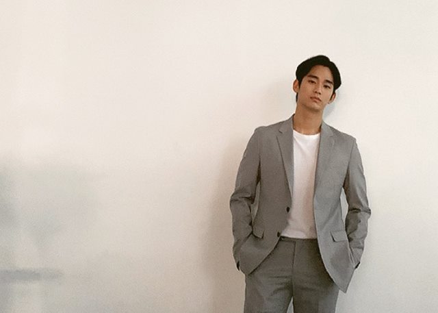 Kim Soo-hyun Diangkat Jadi Brand Ambassador Produk Kecantikan