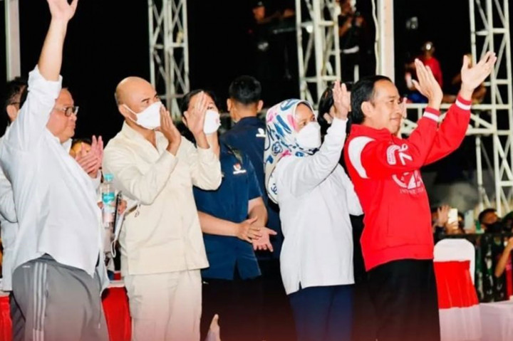 Momen Jokowi dan Iriana Nonton Konser Slank di Ende