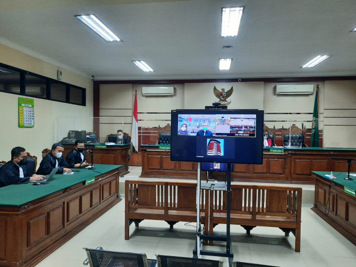 Terbukti Korupsi, Bupati Nonaktif Probolinggo dan Suami Divonis 4 Tahun Penjara