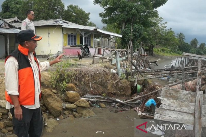 Antisipasi Banjir Rob, BPBD Banggai Bangun Tanggul Pemecah Ombak