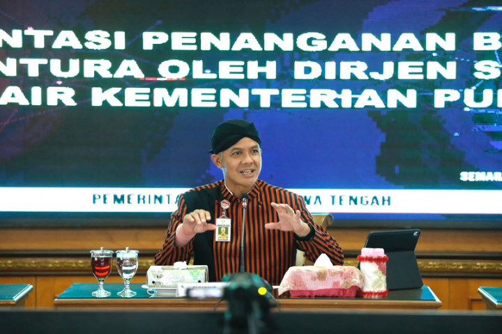 Ganjar Targetkan Penanganan Banjir Rob Rampung 2 Pekan