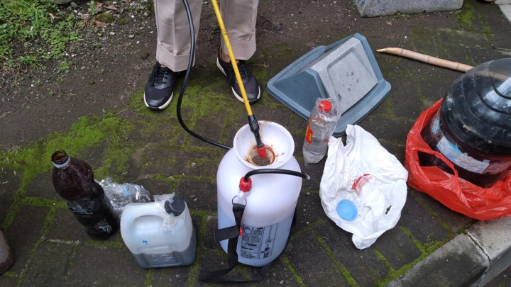 Mahasiswi UGM Buat Eco Lindi Cairan Penetral Bau Sampah